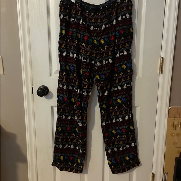 Hanna Andersson Harry Potter Pajama Pants with Hogwarts Pattern - Picture 2 of 4